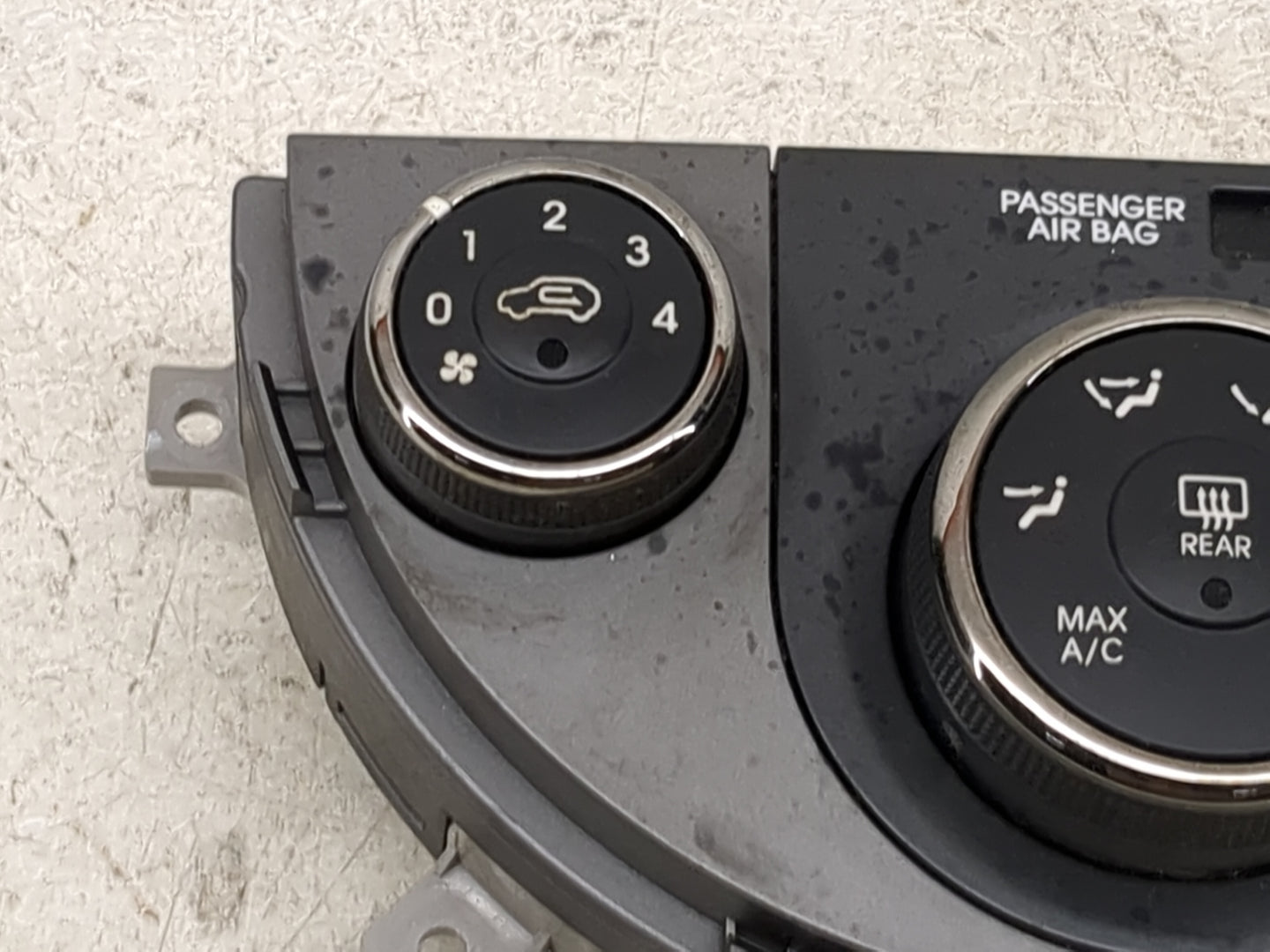 2010-2011 Kia Soul Climate Control Module Temperature AC/Heater Replacement P/N:97250-2KXXX Fits Fits 2010 2011 OEM Used Aut