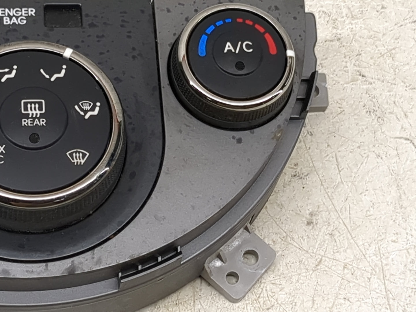 2010-2011 Kia Soul Climate Control Module Temperature AC/Heater Replacement P/N:97250-2KXXX Fits Fits 2010 2011 OEM Used Aut