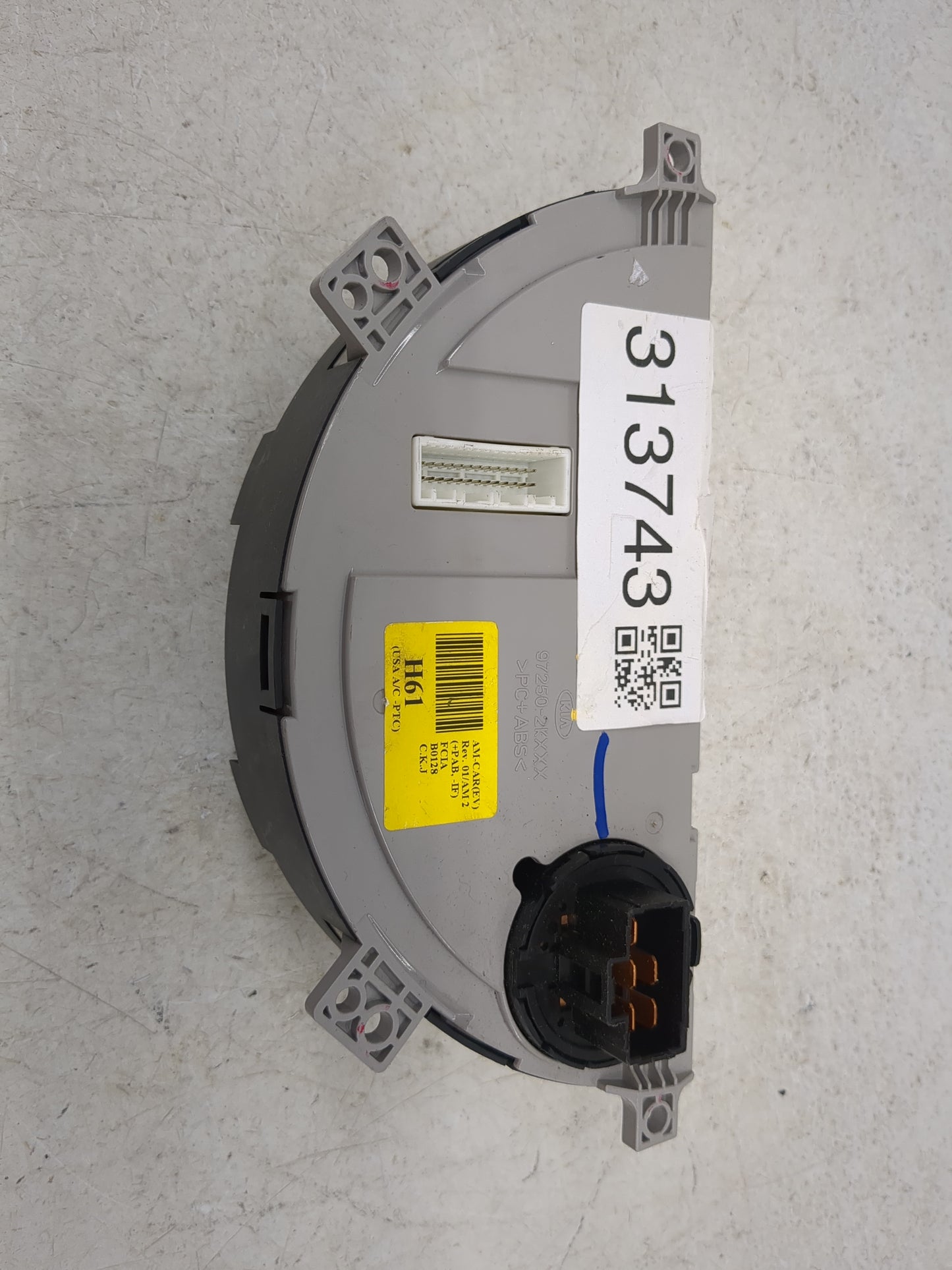 2010-2011 Kia Soul Climate Control Module Temperature AC/Heater Replacement P/N:97250-2KXXX Fits Fits 2010 2011 OEM Used Aut