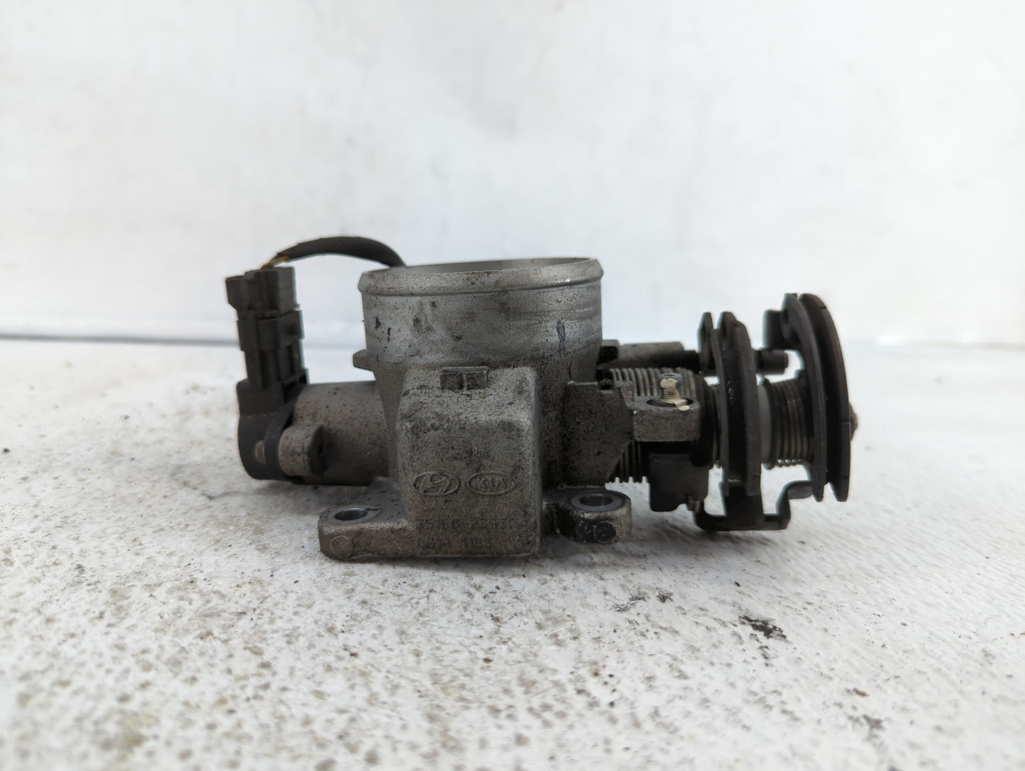 2010-2011 Kia Soul Throttle Body P/N:35170-26910 55100-23950, 35100-23950 Fits Fits 2007 2008 2009 2010 2011 2012 OEM Used A