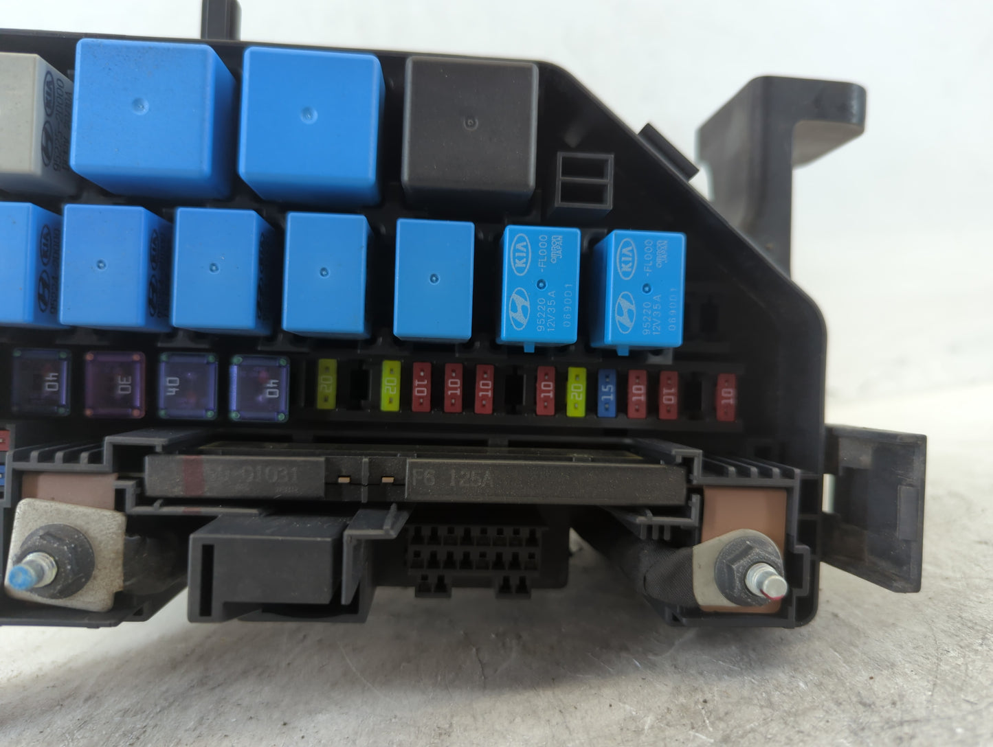 2010-2011 Kia Soul Fusebox Fuse Box Panel Relay Module P/N:91950-2K361 Fits Fits 2010 2011 OEM Used Auto Parts - Oemusedauto