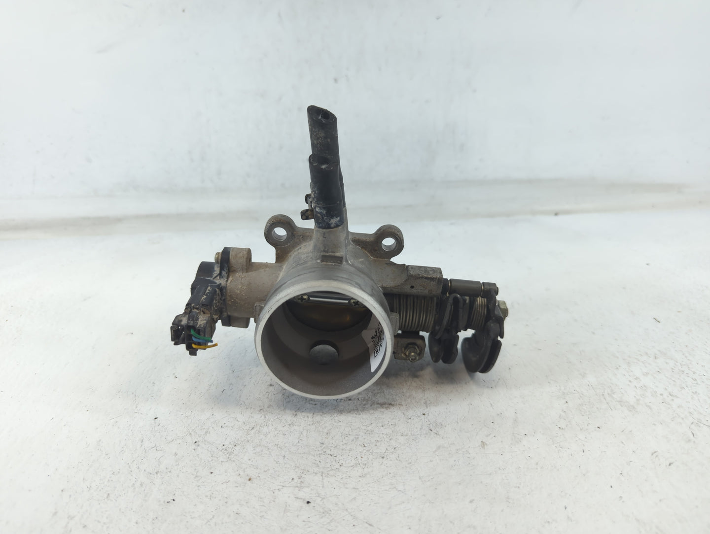 2010-2011 Kia Soul Throttle Body P/N:35100-23950 Fits Fits 2007 2008 2009 2010 2011 2012 OEM Used Auto Parts - Oemusedautopa