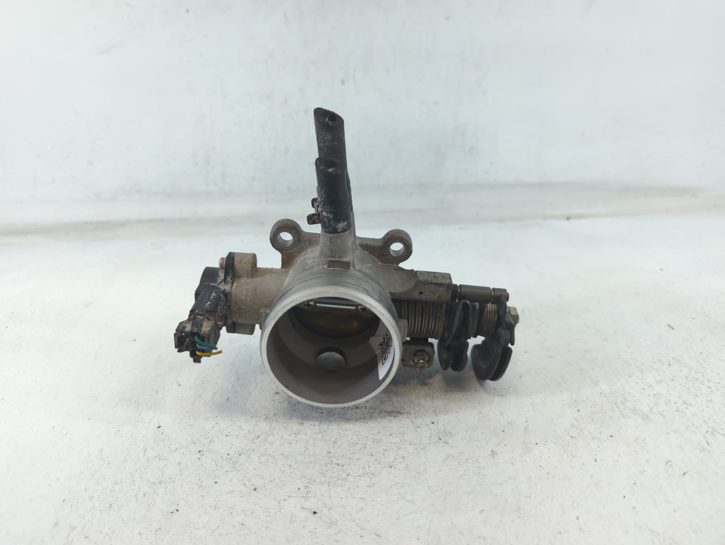2010-2011 Kia Soul Throttle Body P/N:35100-23950 Fits Fits 2007 2008 2009 2010 2011 2012 OEM Used Auto Parts - Oemusedautopa