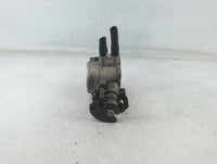 2010-2011 Kia Soul Throttle Body P/N:35100-23950 Fits Fits 2007 2008 2009 2010 2011 2012 OEM Used Auto Parts - Oemusedautopa