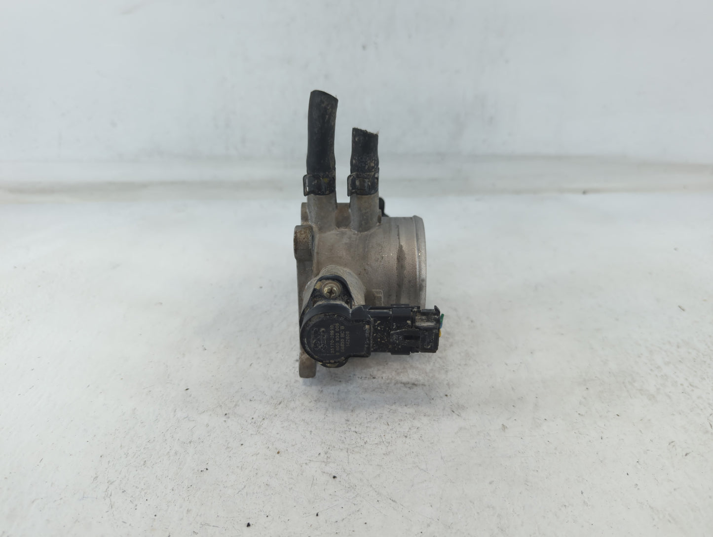 2010-2011 Kia Soul Throttle Body P/N:35100-23950 Fits Fits 2007 2008 2009 2010 2011 2012 OEM Used Auto Parts - Oemusedautopa