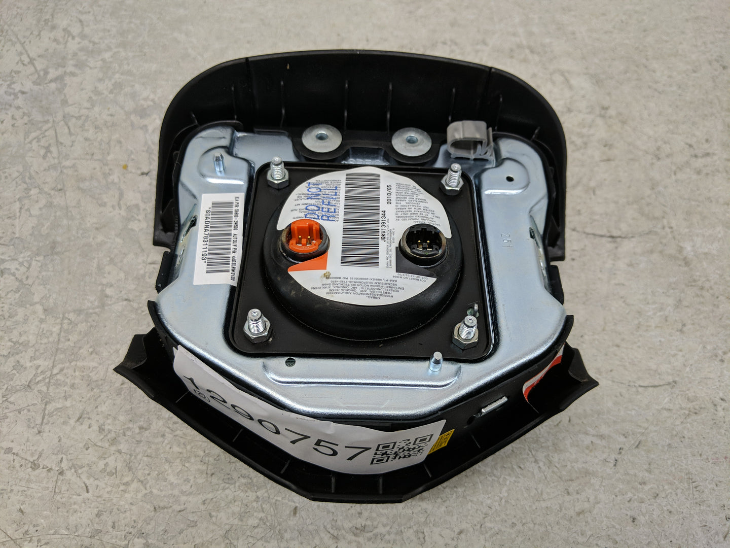 2011-2012 Kia Sportage Air Bag Driver Left Steering Wheel Mounted P/N:56900-3W500 Fits Fits 2011 2012 OEM Used Auto Parts - 