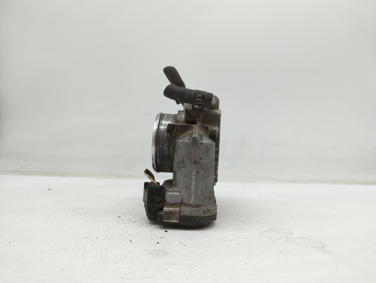 2011-2013 Kia Sportage Throttle Body P/N:35100-25400 35100-25200 Fits Fits 2006 2007 2008 2009 2010 2011 2012 2013 OEM Used 