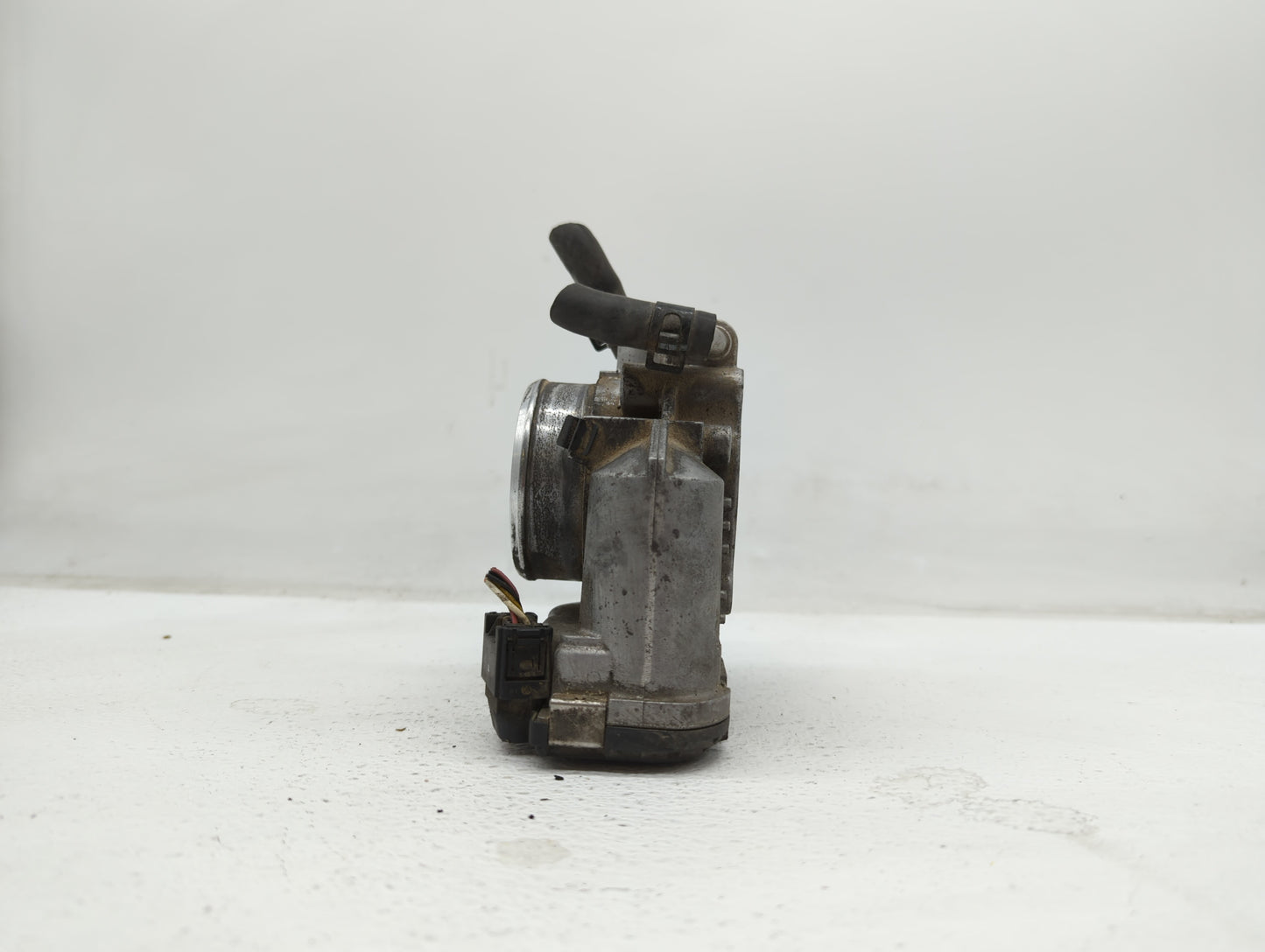 2011-2013 Kia Sportage Throttle Body P/N:35100-25400 35100-25200 Fits Fits 2006 2007 2008 2009 2010 2011 2012 2013 OEM Used 