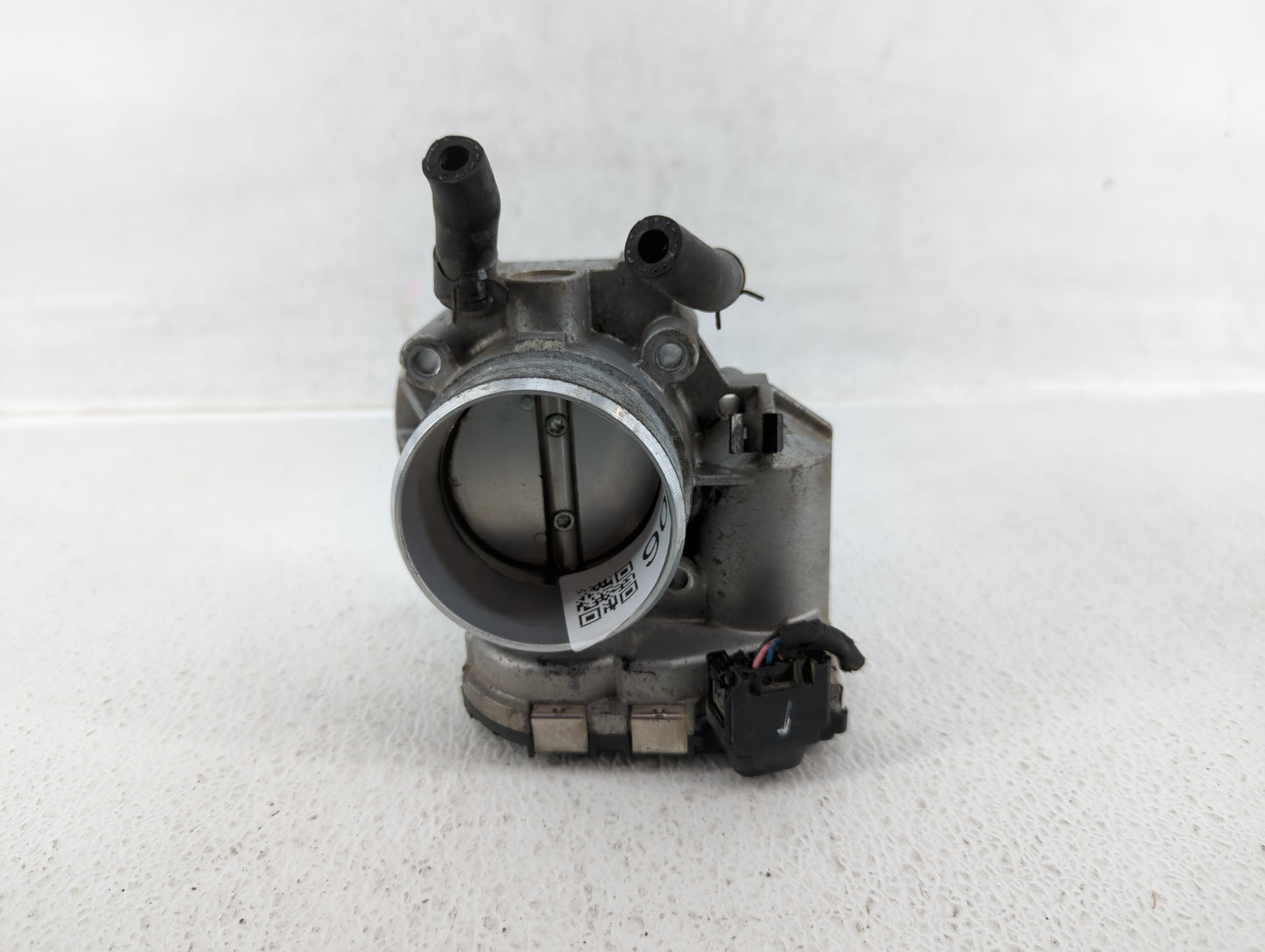 2011-2013 Kia Sportage Throttle Body P/N:35100-25400 Fits Fits 2006 2007 2008 2009 2010 2011 2012 2013 OEM Used Auto Parts -
