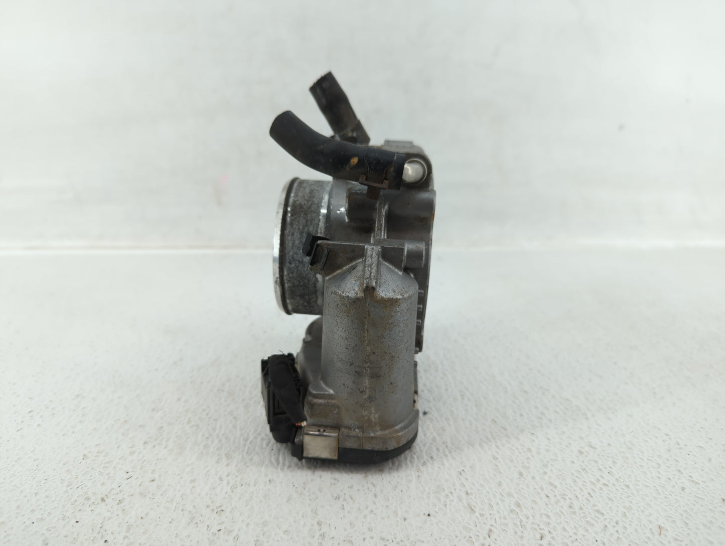 2011-2013 Kia Sportage Throttle Body P/N:35100-25400 Fits Fits 2006 2007 2008 2009 2010 2011 2012 2013 OEM Used Auto Parts -