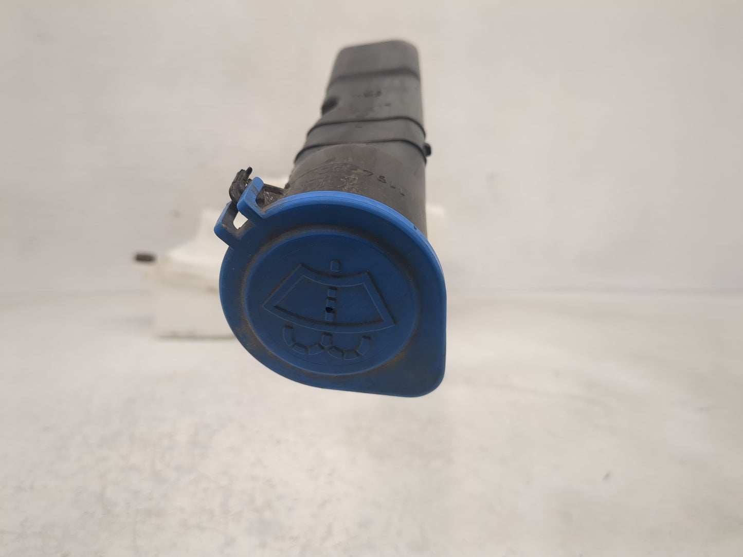 2011 Land Rover Land Rover Windshield Washer Fluid Reservoir Bottle Oem - Oemusedautoparts1.com