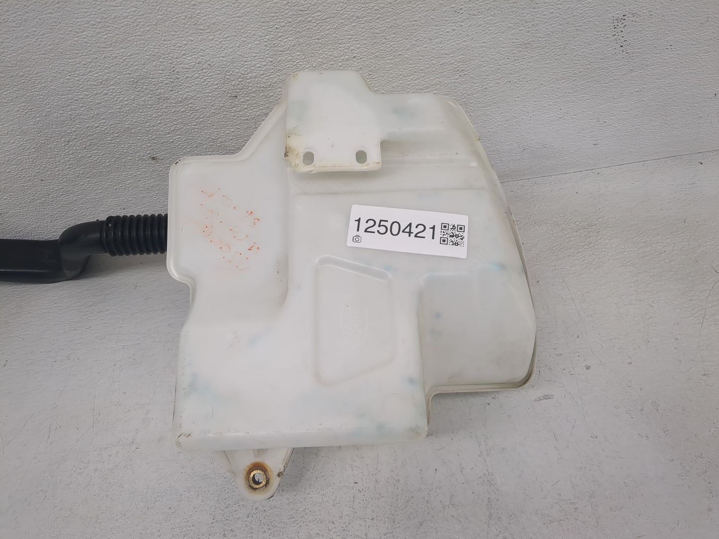 2011 Land Rover Land Rover Windshield Washer Fluid Reservoir Bottle Oem - Oemusedautoparts1.com