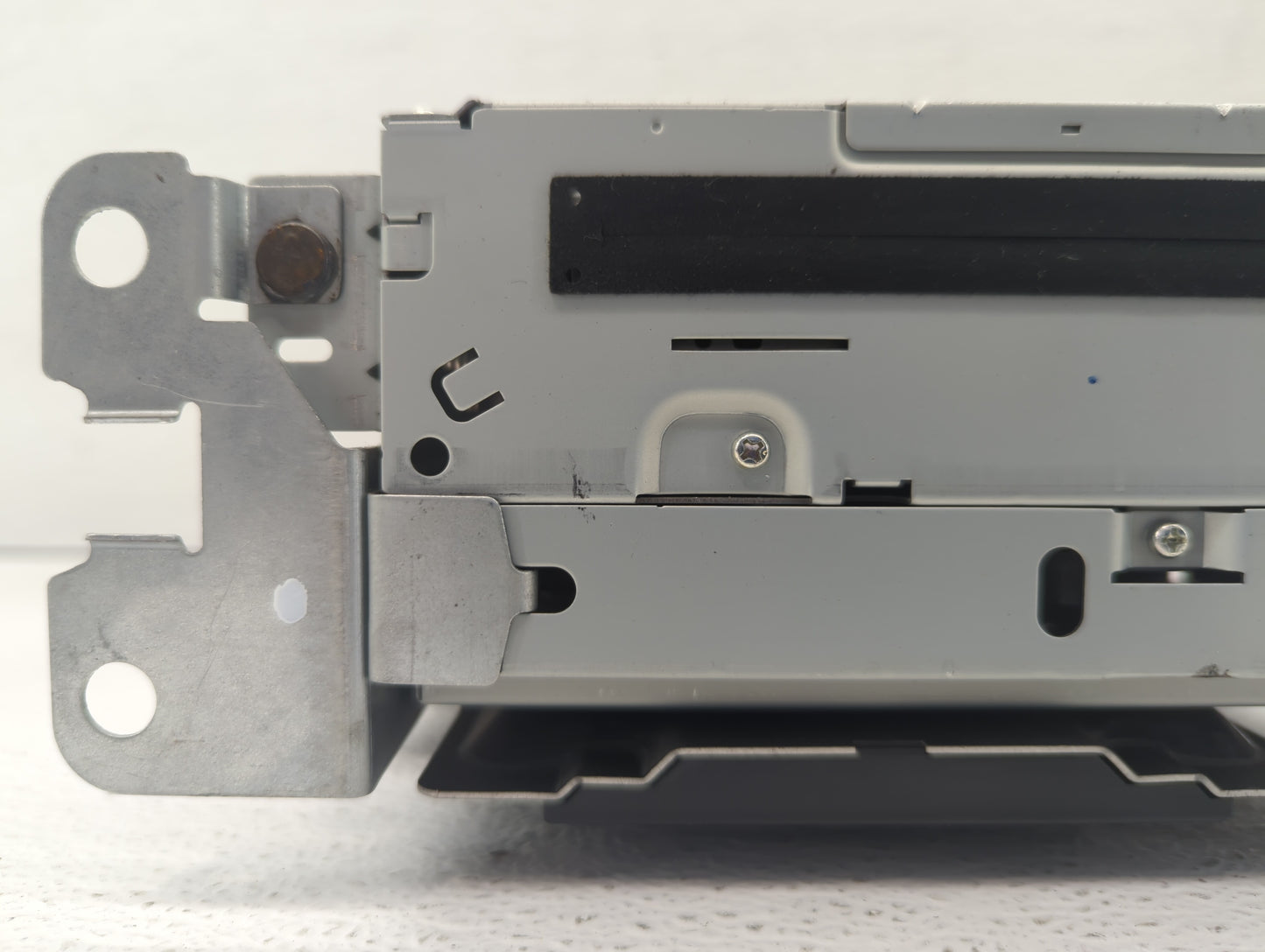 2011-2012 Land Rover Lr2 Radio AM FM Cd Player Receiver Replacement P/N:7G9N-18C815-NB Fits Fits 2011 2012 OEM Used Auto Par