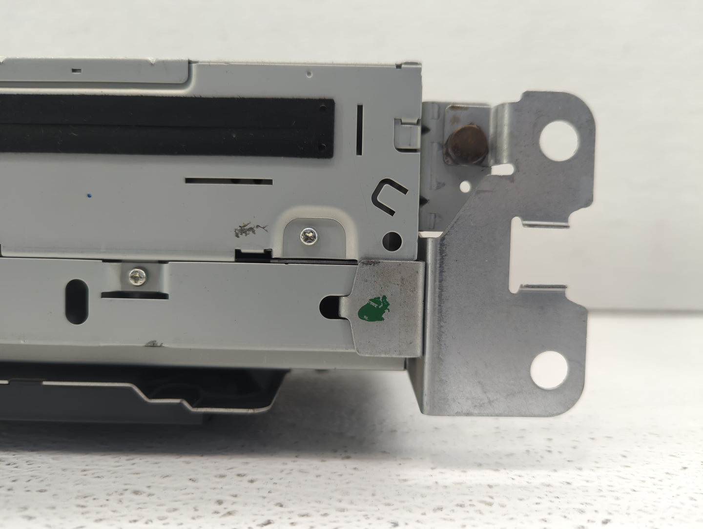 2011-2012 Land Rover Lr2 Radio AM FM Cd Player Receiver Replacement P/N:7G9N-18C815-NB Fits Fits 2011 2012 OEM Used Auto Par