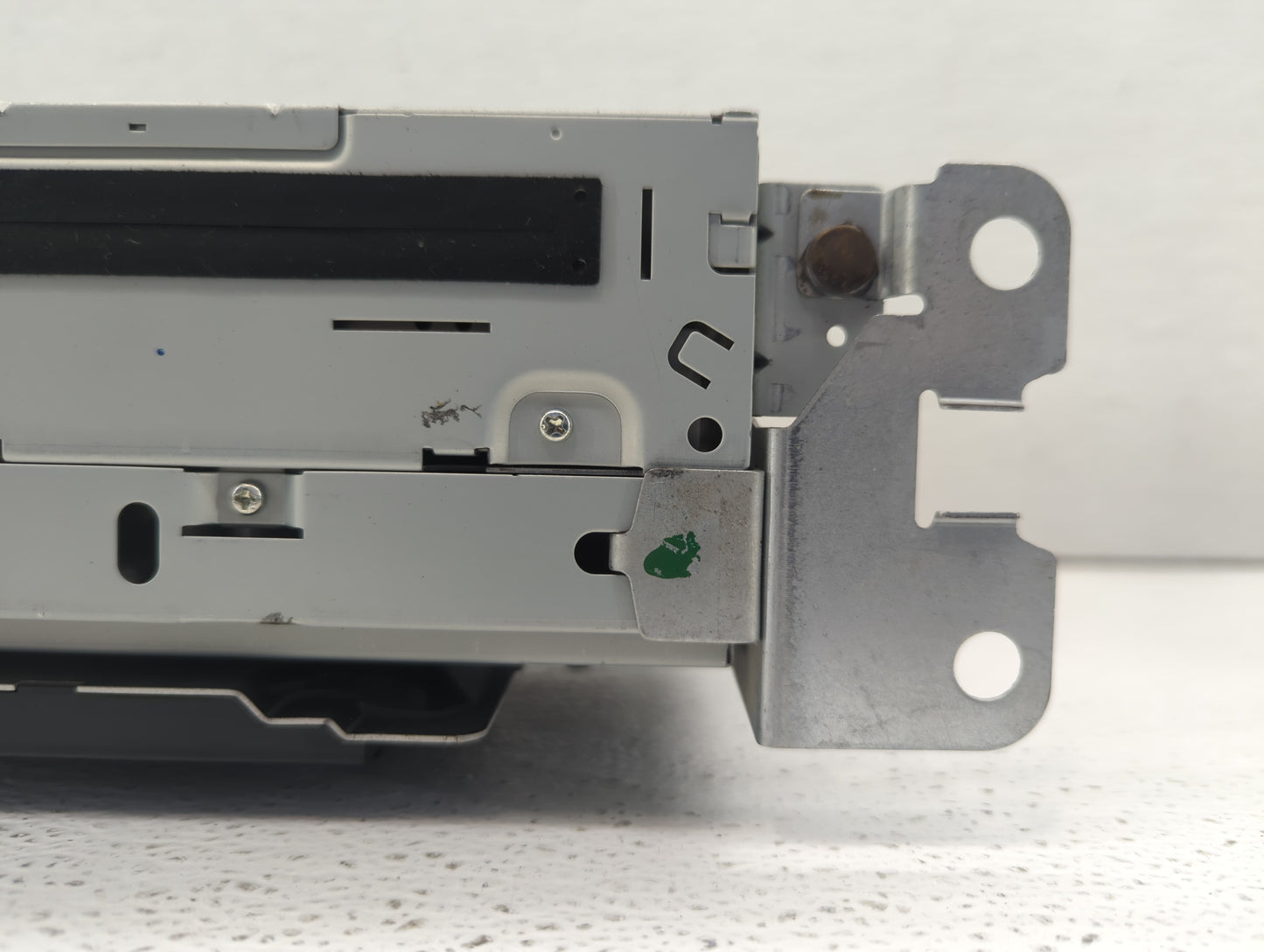 2011-2012 Land Rover Lr2 Radio AM FM Cd Player Receiver Replacement P/N:7G9N-18C815-NB Fits Fits 2011 2012 OEM Used Auto Par