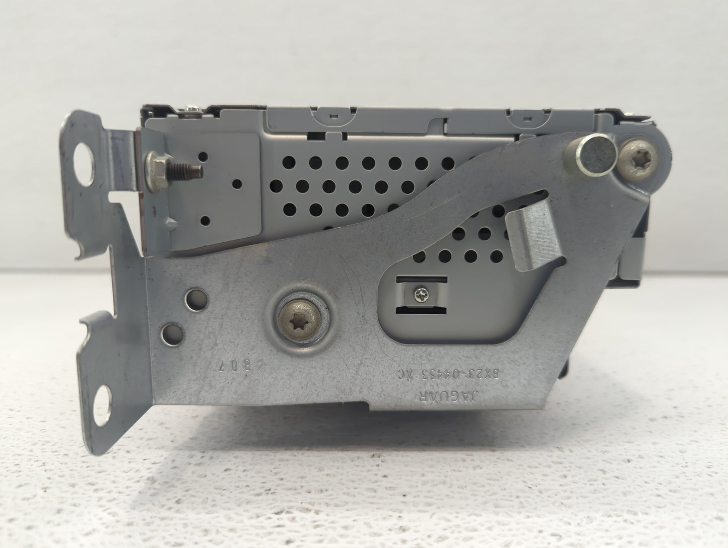 2011-2012 Land Rover Lr2 Radio AM FM Cd Player Receiver Replacement P/N:7G9N-18C815-NB Fits Fits 2011 2012 OEM Used Auto Par