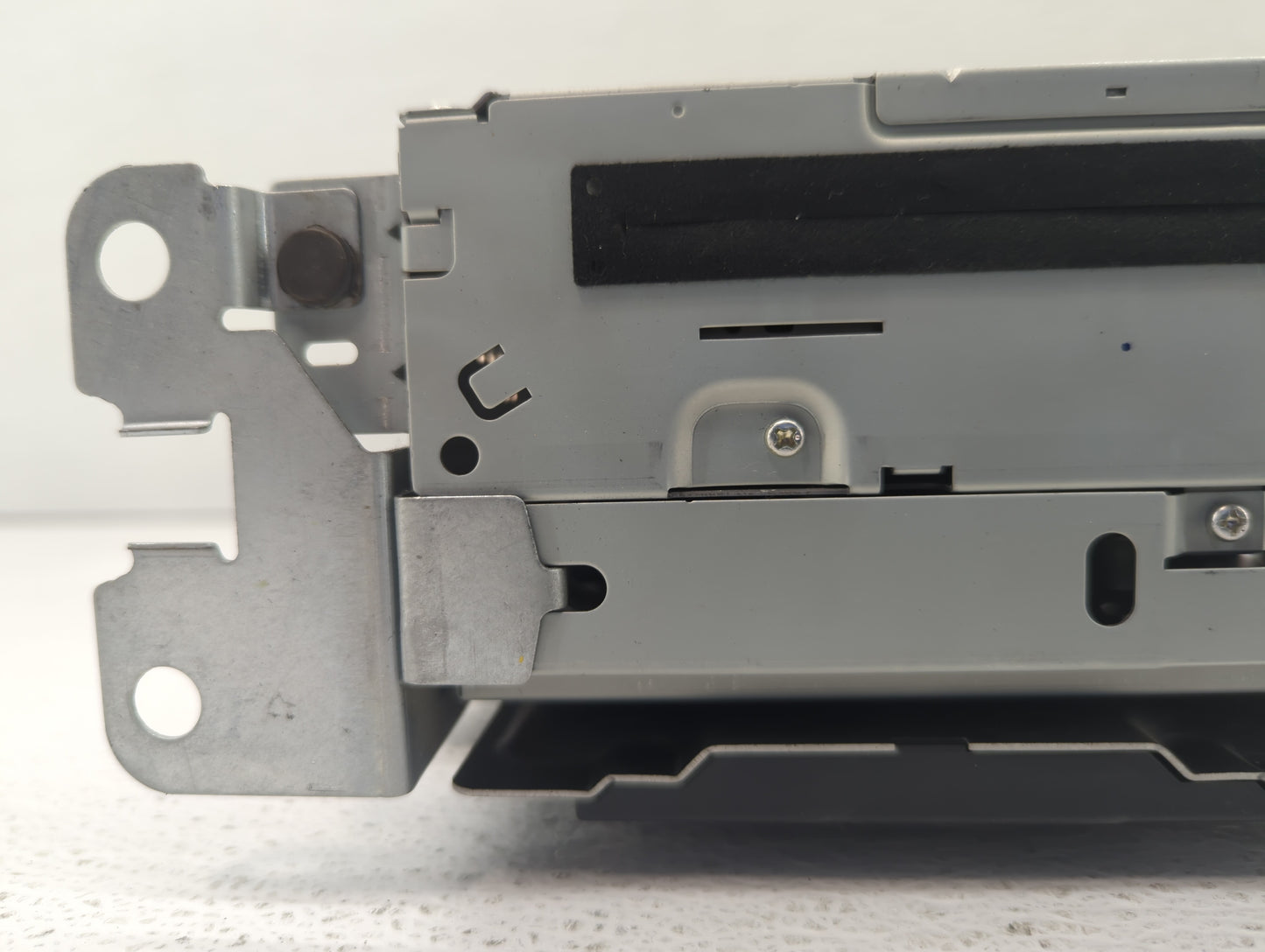 2011-2012 Land Rover Lr2 Radio AM FM Cd Player Receiver Replacement P/N:7G9N-18C815-NB Fits Fits 2011 2012 OEM Used Auto Par