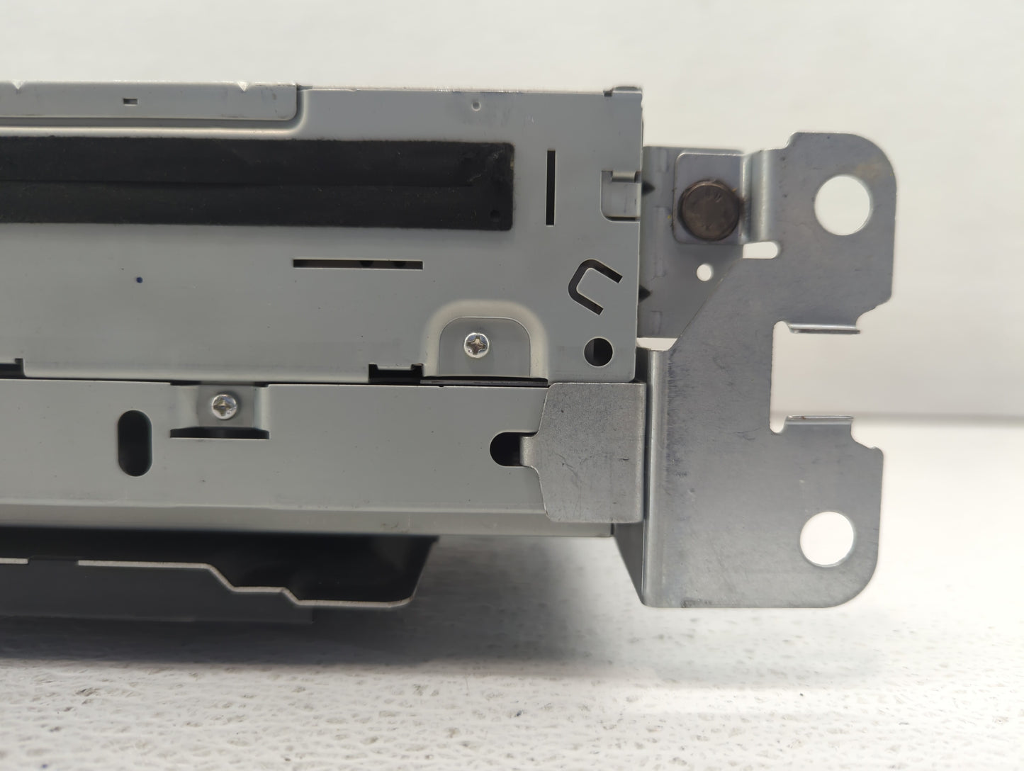 2011-2012 Land Rover Lr2 Radio AM FM Cd Player Receiver Replacement P/N:7G9N-18C815-NB Fits Fits 2011 2012 OEM Used Auto Par