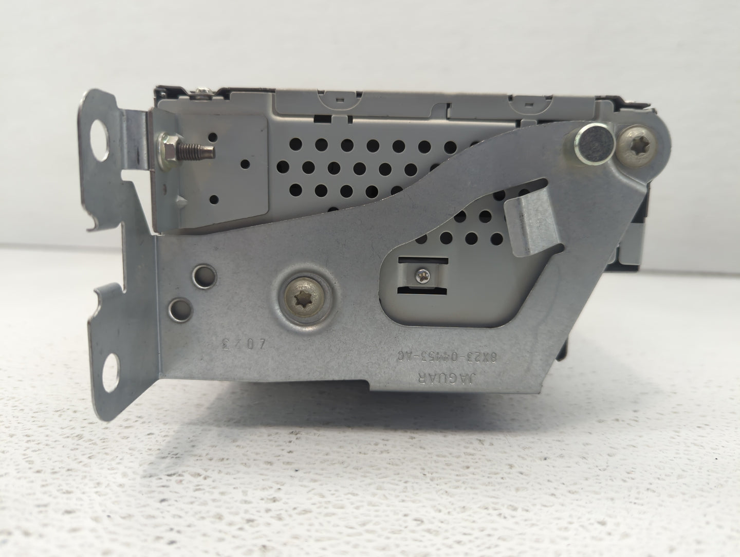 2011-2012 Land Rover Lr2 Radio AM FM Cd Player Receiver Replacement P/N:7G9N-18C815-NB Fits Fits 2011 2012 OEM Used Auto Par