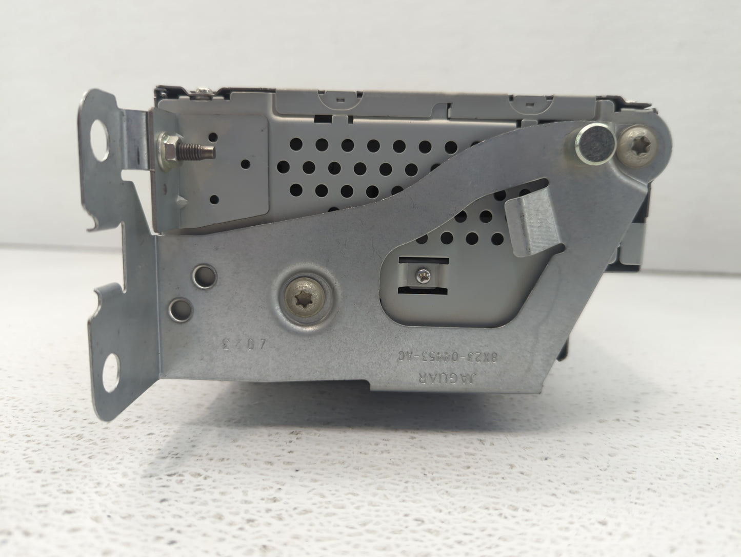 2011-2012 Land Rover Lr2 Radio AM FM Cd Player Receiver Replacement P/N:7G9N-18C815-NB Fits Fits 2011 2012 OEM Used Auto Par