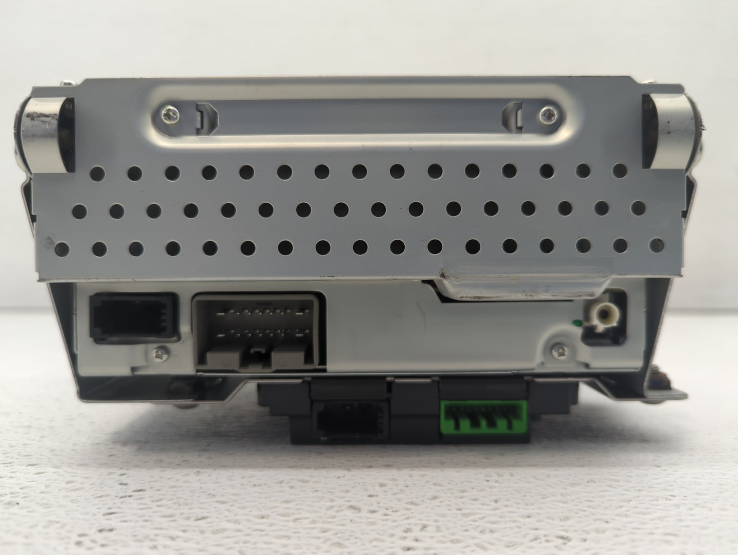 2011-2012 Land Rover Lr2 Radio AM FM Cd Player Receiver Replacement P/N:7G9N-18C815-NB Fits Fits 2011 2012 OEM Used Auto Par