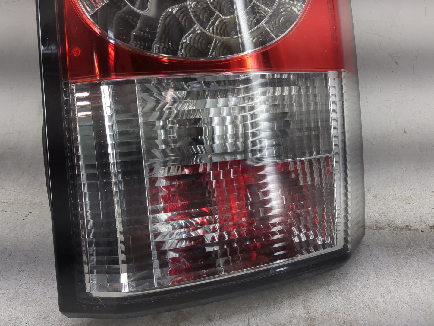 2010-2012 Land Rover Lr4 Tail Light Assembly Passenger Right OEM Fits Fits 2010 2011 2012 OEM Used Auto Parts - Oemusedautop