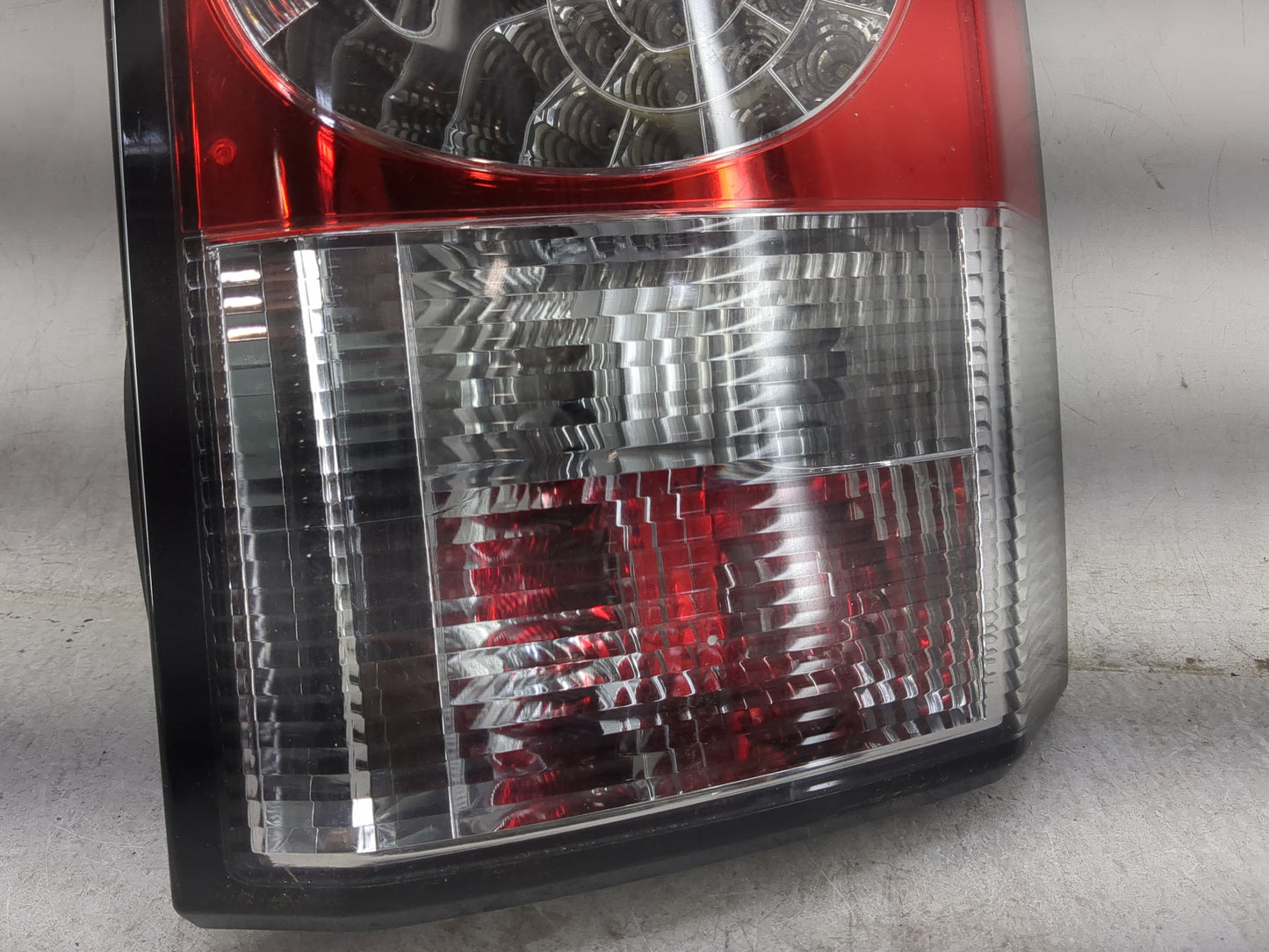 2010-2012 Land Rover Lr4 Tail Light Assembly Passenger Right OEM Fits Fits 2010 2011 2012 OEM Used Auto Parts - Oemusedautop