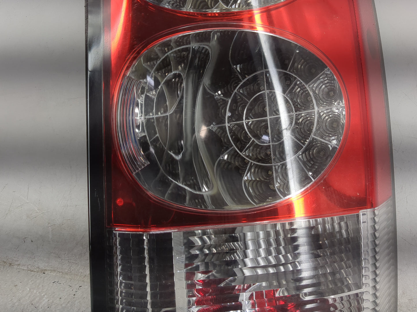 2010-2012 Land Rover Lr4 Tail Light Assembly Passenger Right OEM Fits Fits 2010 2011 2012 OEM Used Auto Parts - Oemusedautop