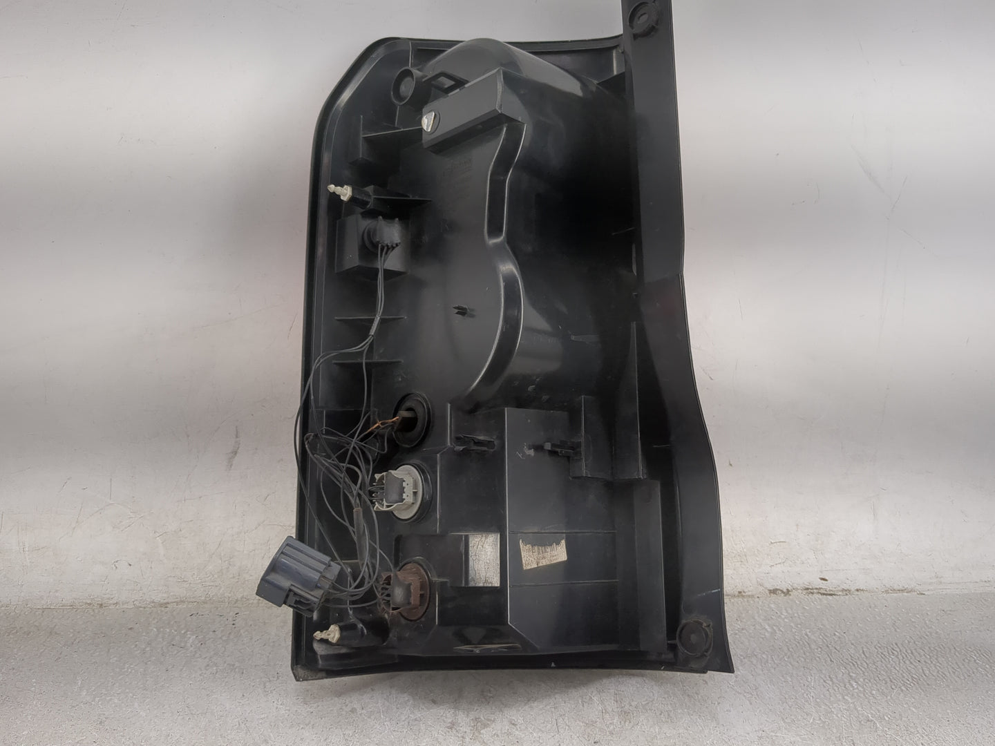 2010-2012 Land Rover Lr4 Tail Light Assembly Passenger Right OEM Fits Fits 2010 2011 2012 OEM Used Auto Parts - Oemusedautop