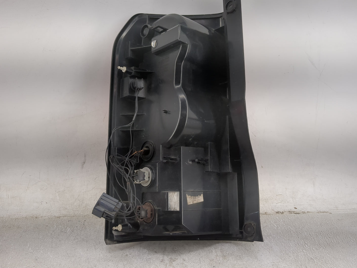 2010-2012 Land Rover Lr4 Tail Light Assembly Passenger Right OEM Fits Fits 2010 2011 2012 OEM Used Auto Parts - Oemusedautop