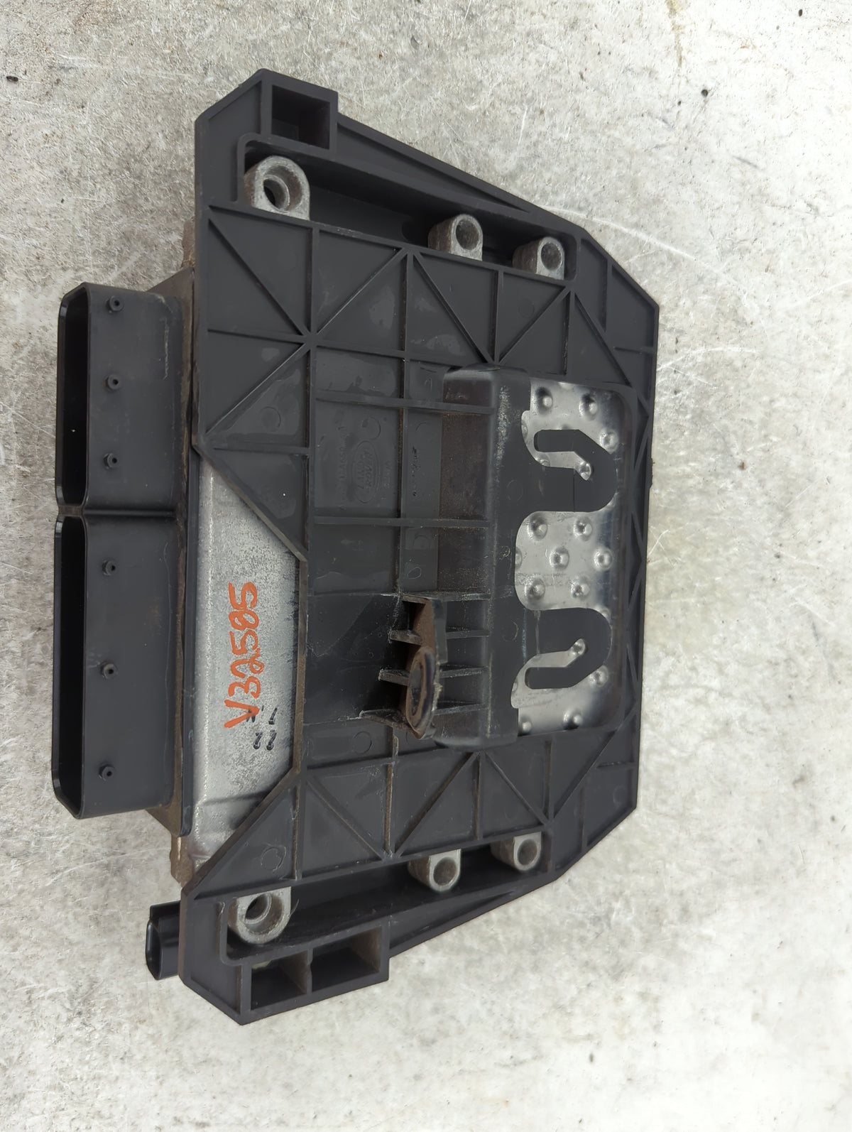 2011 Land Rover Range Rover PCM Engine Control Computer ECU ECM PCU OEM P/N:MB279700-9450 OEM Used Auto Parts - Oemusedautop