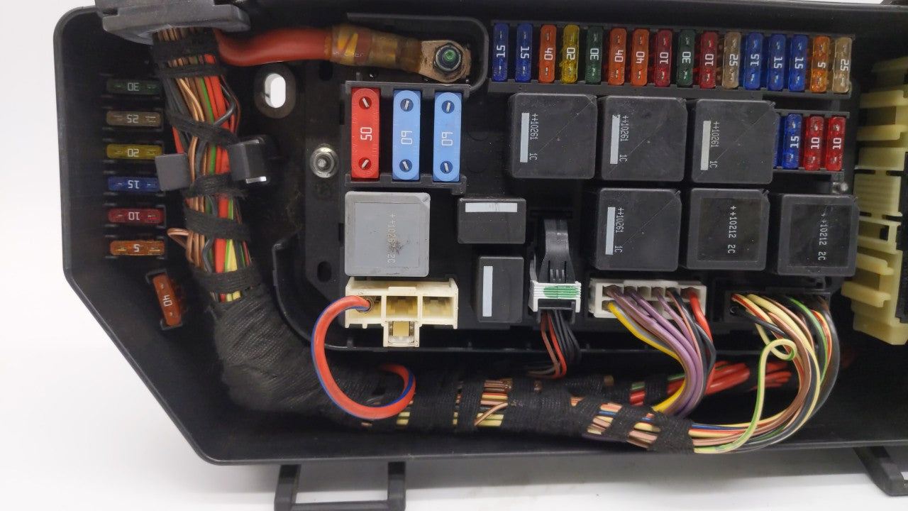 2010-2012 Land Rover Range Rover Fusebox Fuse Box Panel Relay Module Fits Fits 2010 2011 2012 OEM Used Auto Parts - Oemuseda