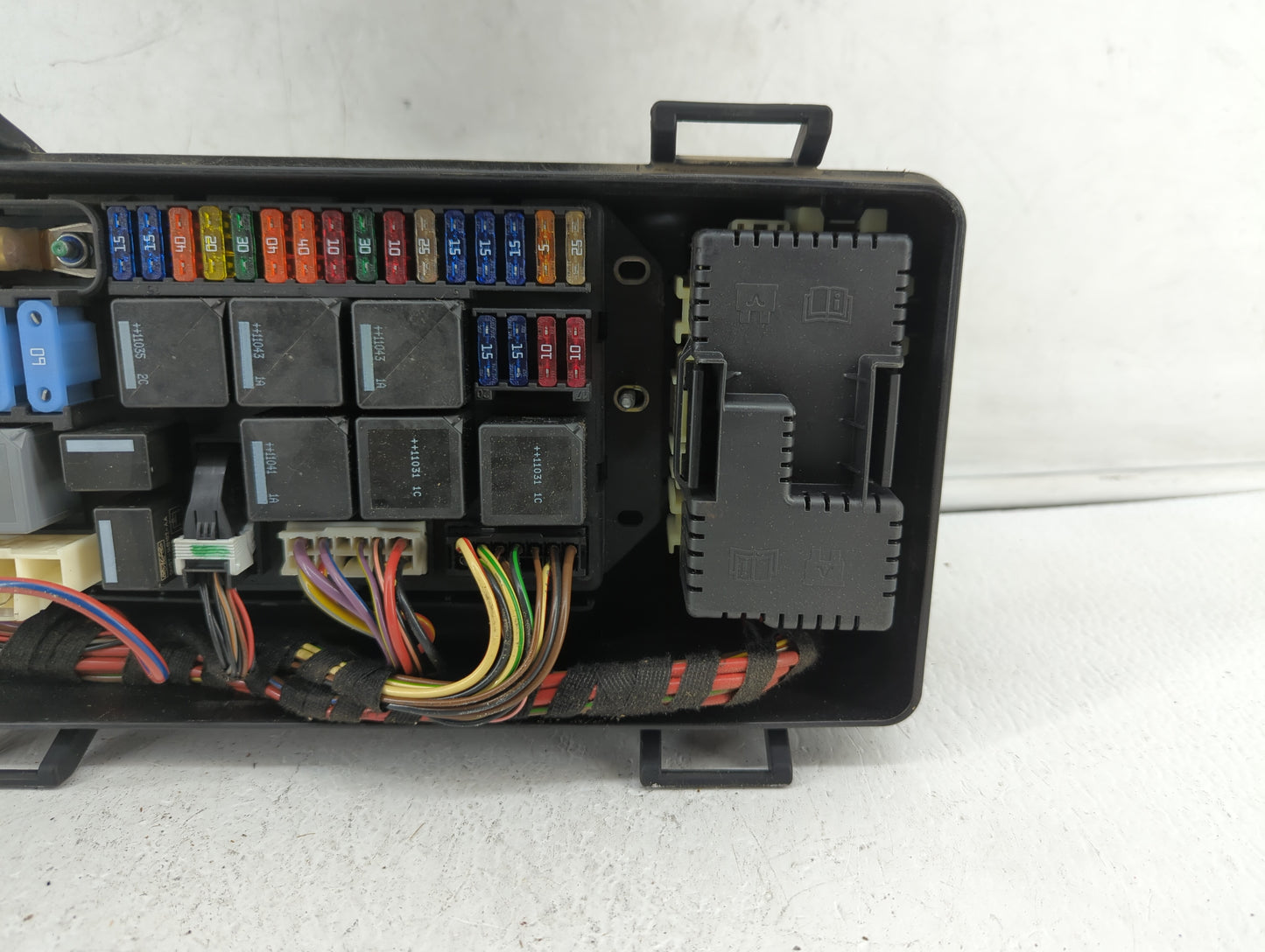 2010-2012 Land Rover Range Rover Fusebox Fuse Box Panel Relay Module P/N:AH42-00082-BA Fits Fits 2010 2011 2012 OEM Used Aut