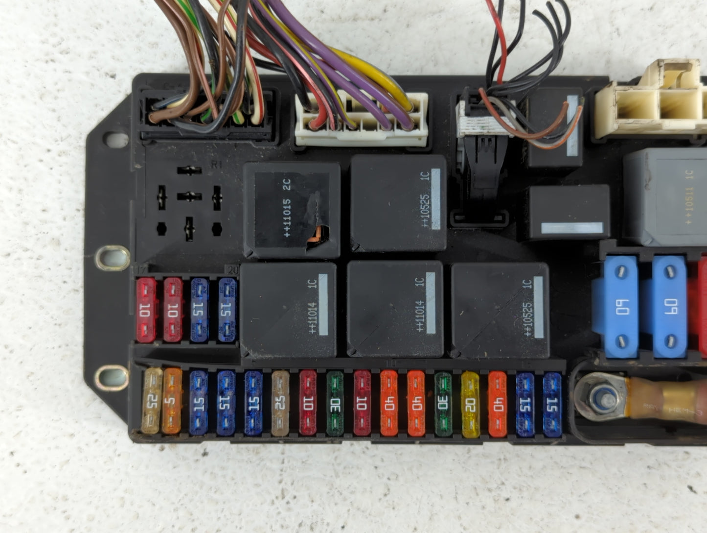 2010-2012 Land Rover Range Rover Fusebox Fuse Box Panel Relay Module P/N:AH42-14A073-AB Fits Fits 2010 2011 2012 OEM Used Au