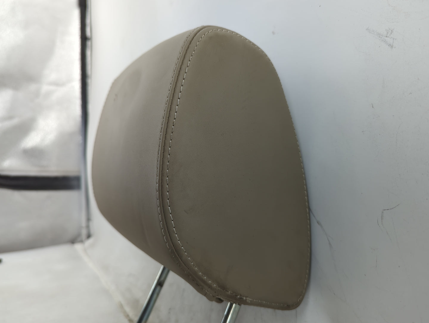 2010-2013 Land Rover Range Rover Sport Headrest Head Rest Rear Seat Fits Fits 2010 2011 2012 2013 OEM Used Auto Parts - Oemu