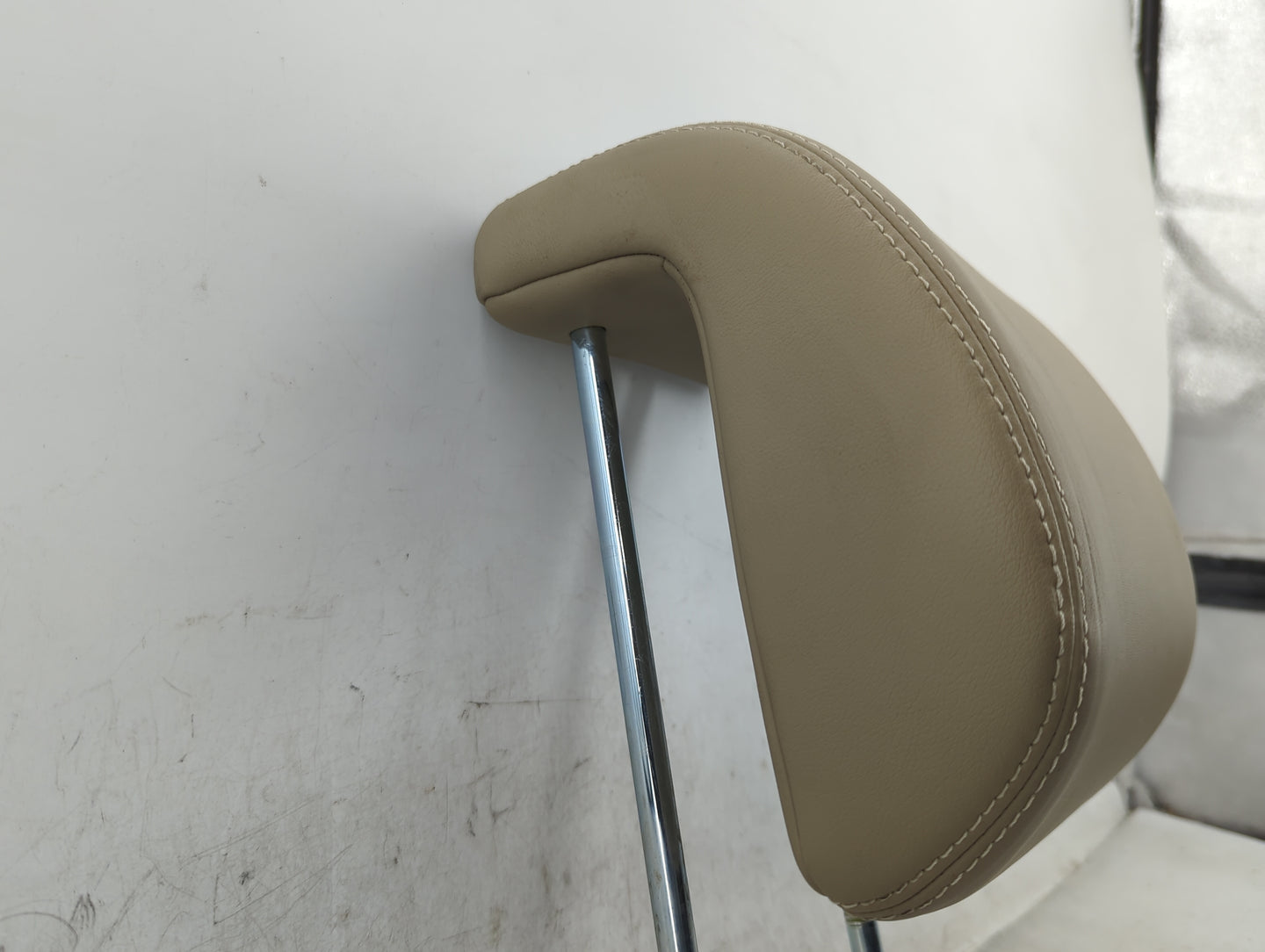 2011 Land Rover Range Rover Sport Headrest Head Rest Front Driver Seat - Oemusedautoparts1.com