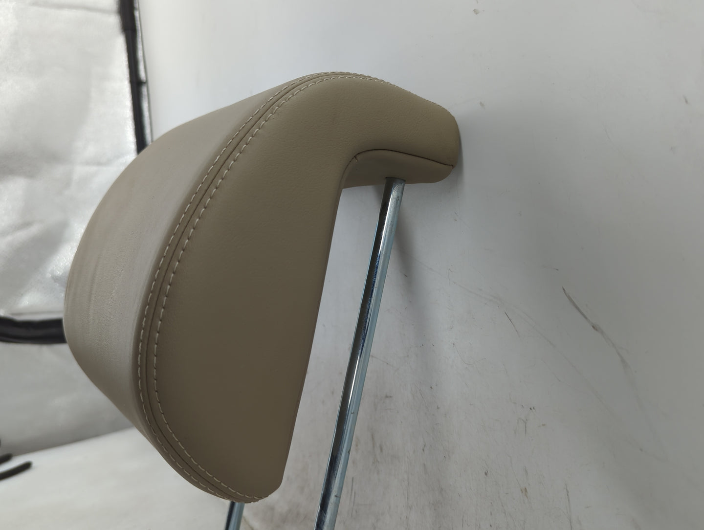 2011 Land Rover Range Rover Sport Headrest Head Rest Front Driver Seat - Oemusedautoparts1.com