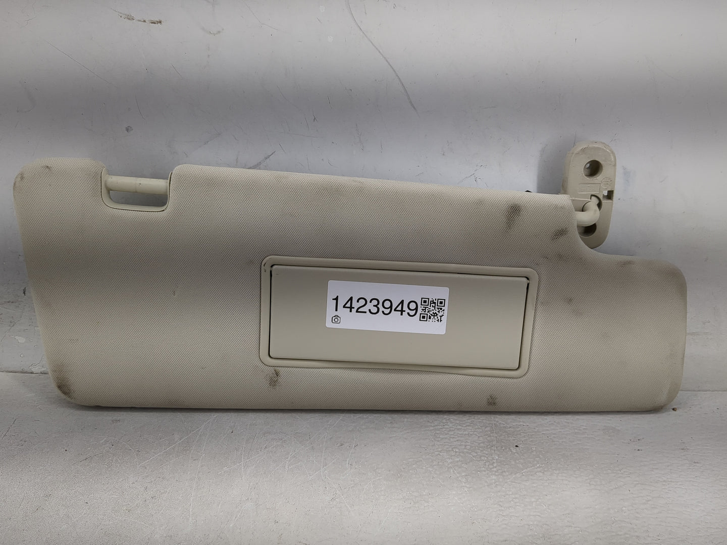 2010-2011 Land Rover Range Rover Sport Sun Visor Shade Replacement Passenger Right Mirror Fits Fits 2010 2011 OEM Used Auto 