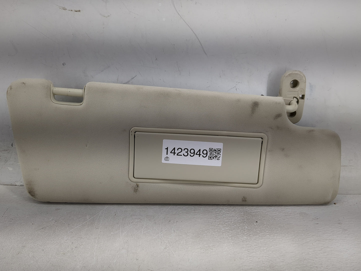 2010-2011 Land Rover Range Rover Sport Sun Visor Shade Replacement Passenger Right Mirror Fits Fits 2010 2011 OEM Used Auto 