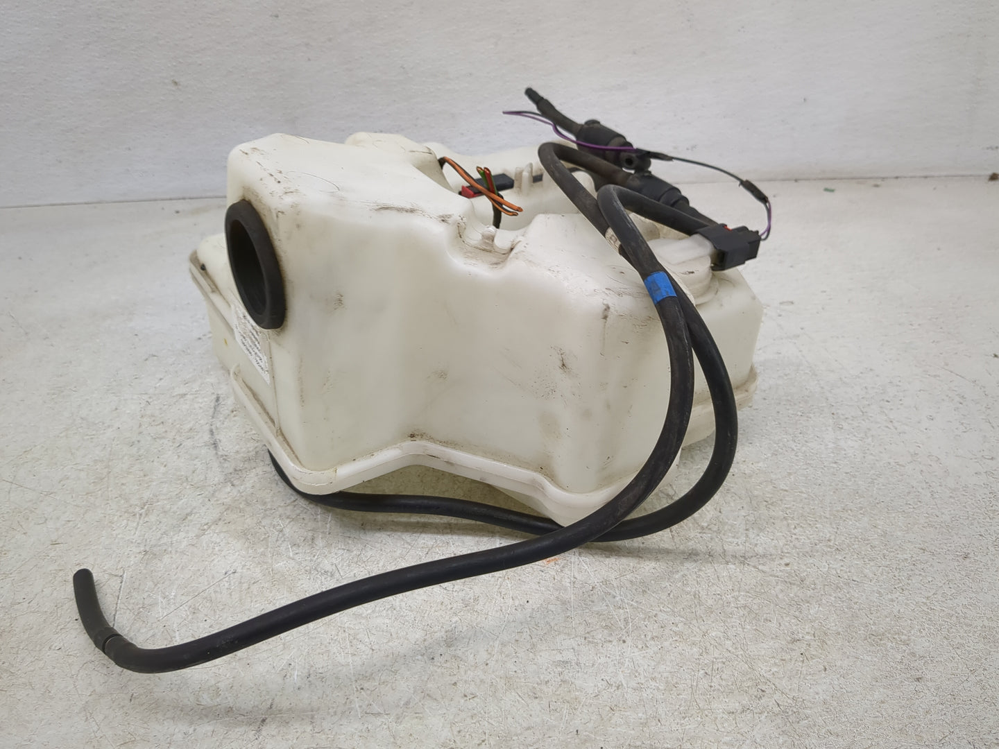 2010 Range Rover Sport Windshield Washer Fluid Reservoir Bottle Oem - Oemusedautoparts1.com