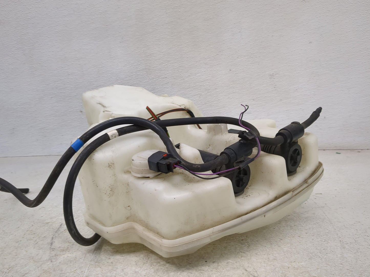 2010 Range Rover Sport Windshield Washer Fluid Reservoir Bottle Oem - Oemusedautoparts1.com