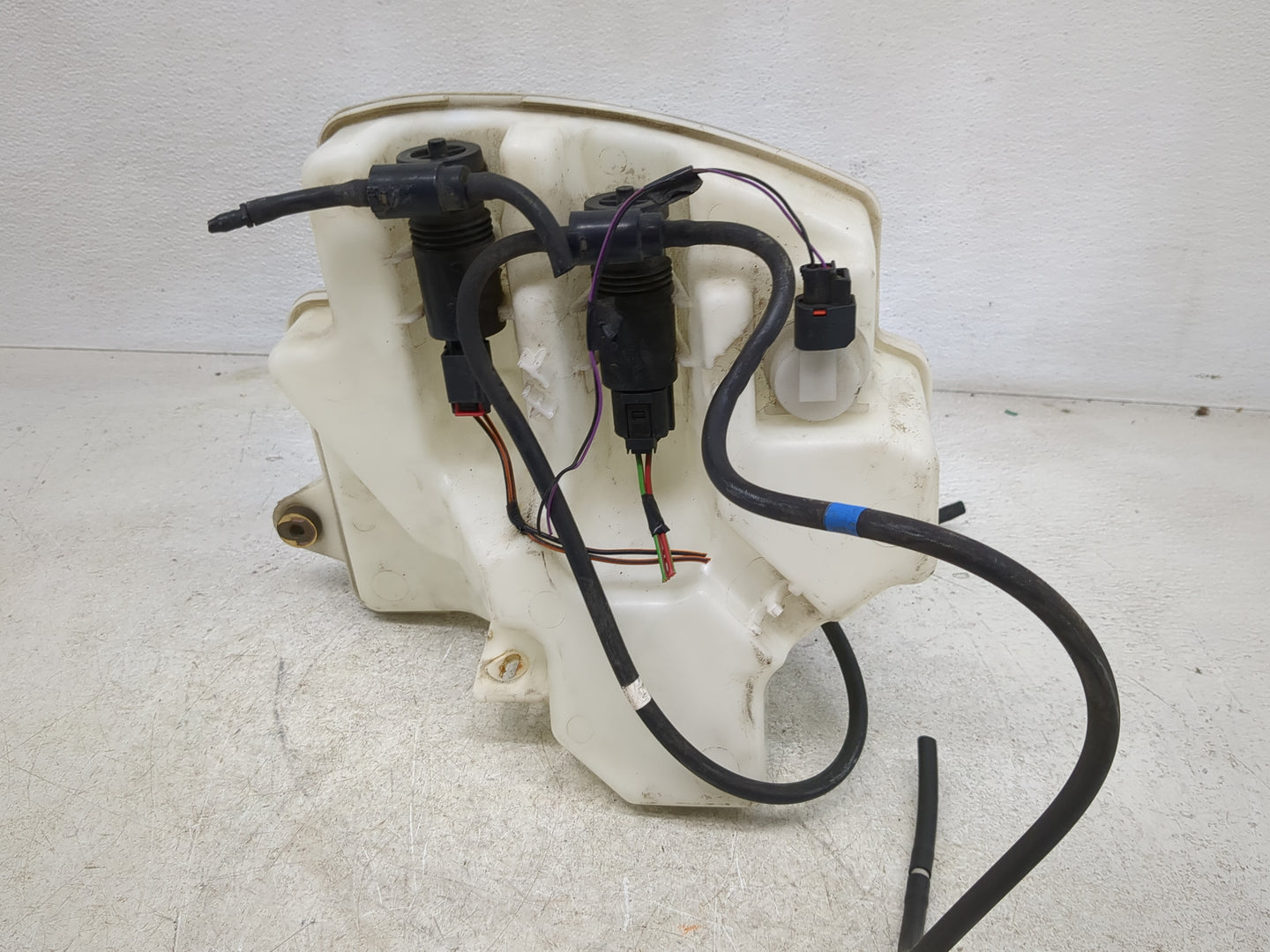 2010 Range Rover Sport Windshield Washer Fluid Reservoir Bottle Oem - Oemusedautoparts1.com