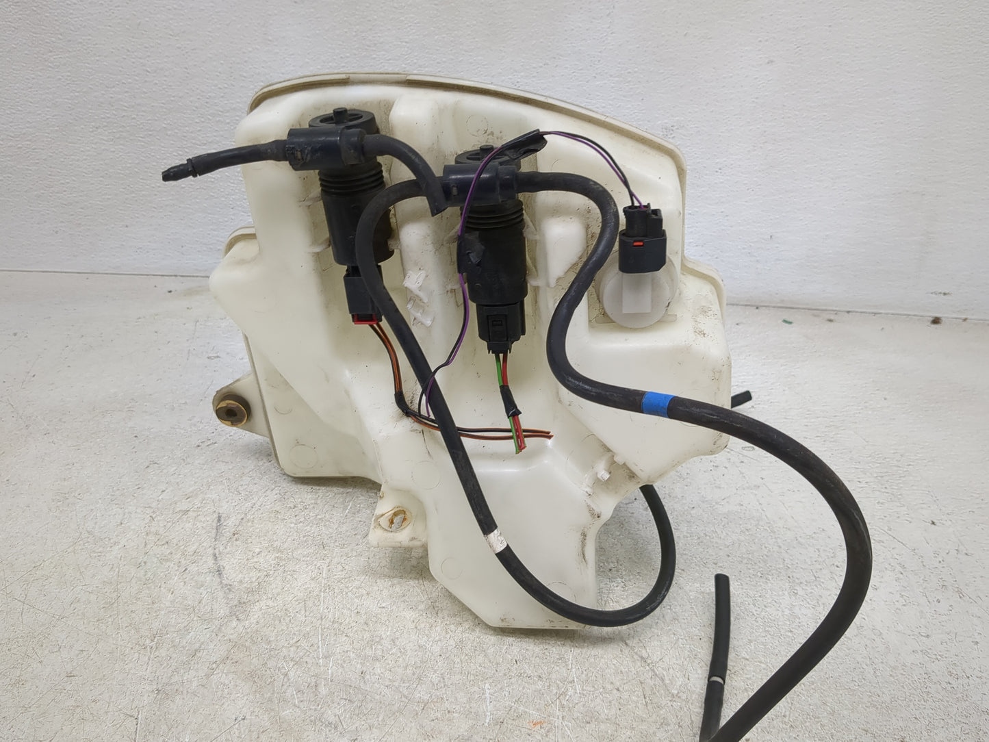 2010 Range Rover Sport Windshield Washer Fluid Reservoir Bottle Oem - Oemusedautoparts1.com