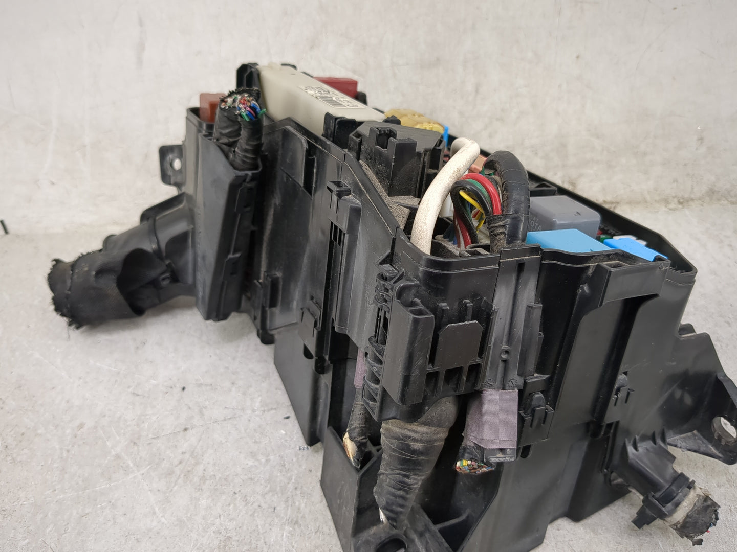 2011-2013 Lexus Ct200h Fusebox Fuse Box Panel Relay Module P/N:82641-75080 82641-75081 Fits Fits 2011 2012 2013 OEM Used Aut
