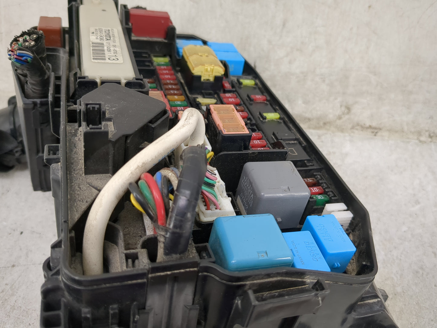 2011-2013 Lexus Ct200h Fusebox Fuse Box Panel Relay Module P/N:82641-75080 82641-75081 Fits Fits 2011 2012 2013 OEM Used Aut