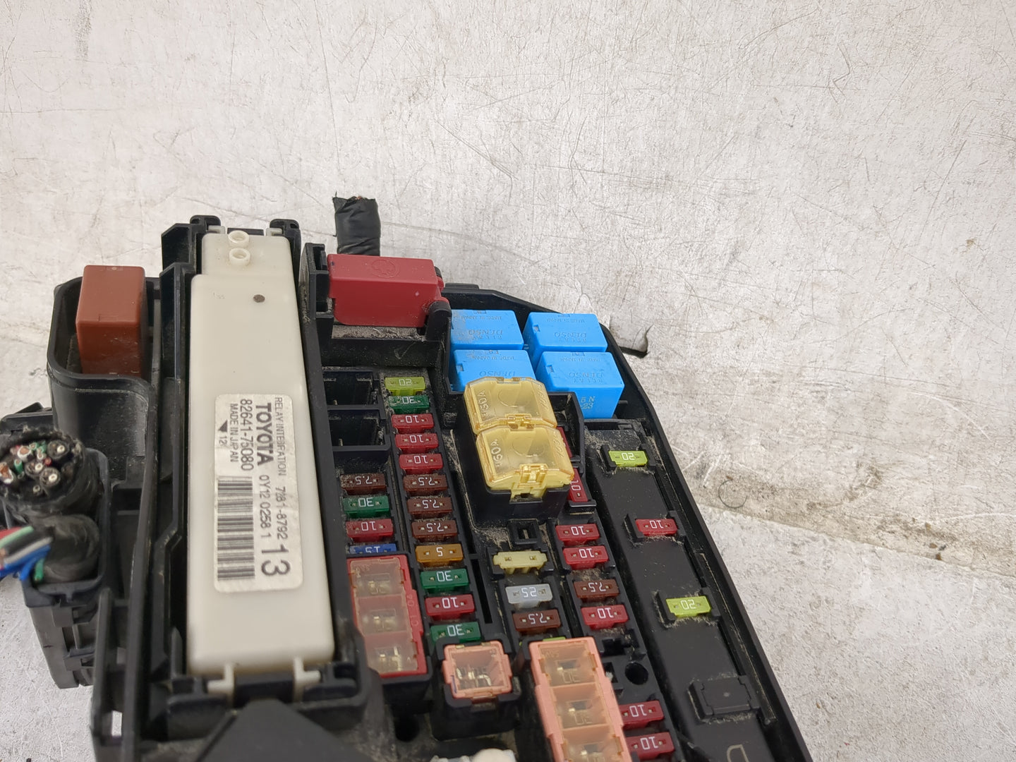 2011-2013 Lexus Ct200h Fusebox Fuse Box Panel Relay Module P/N:82641-75080 82641-75081 Fits Fits 2011 2012 2013 OEM Used Aut