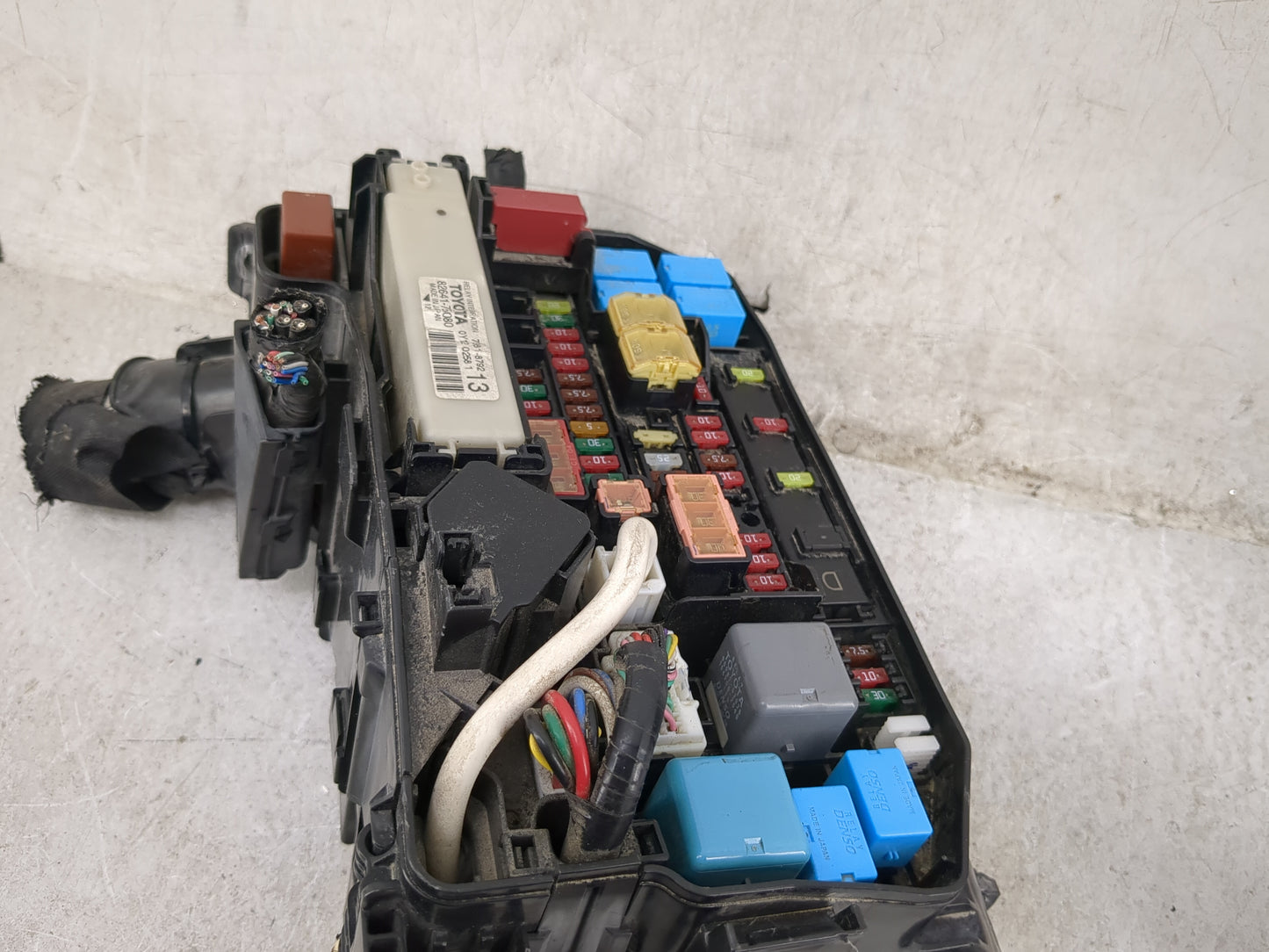 2011-2013 Lexus Ct200h Fusebox Fuse Box Panel Relay Module P/N:82641-75080 82641-75081 Fits Fits 2011 2012 2013 OEM Used Aut