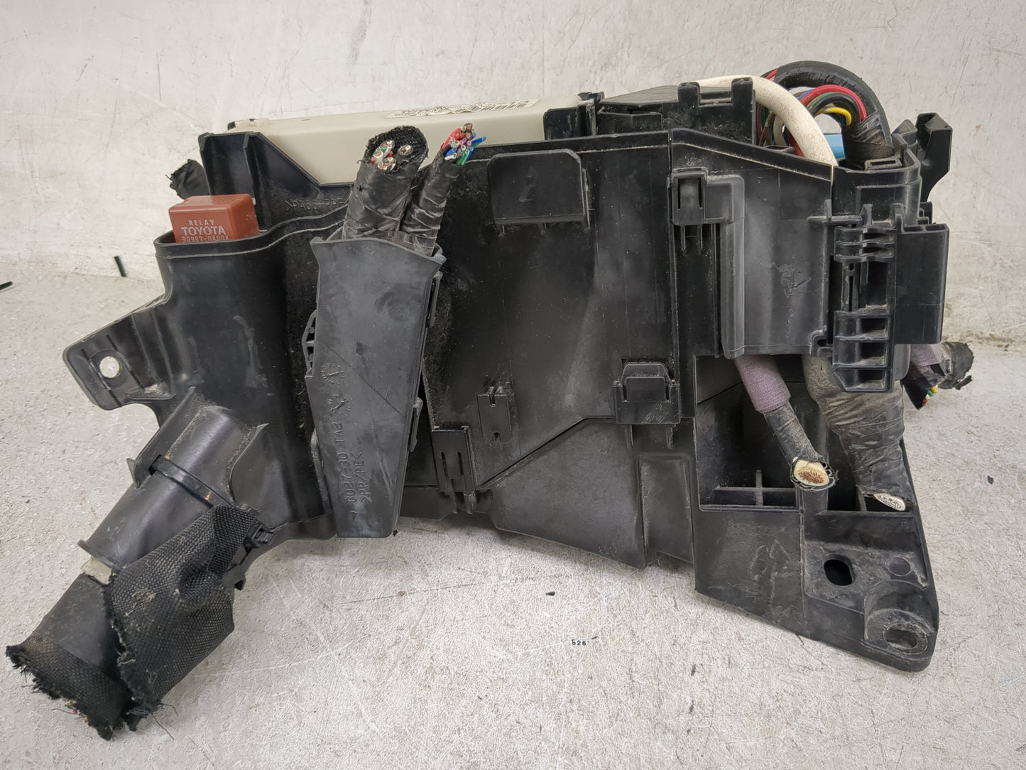 2011-2013 Lexus Ct200h Fusebox Fuse Box Panel Relay Module P/N:82641-75080 82641-75081 Fits Fits 2011 2012 2013 OEM Used Aut