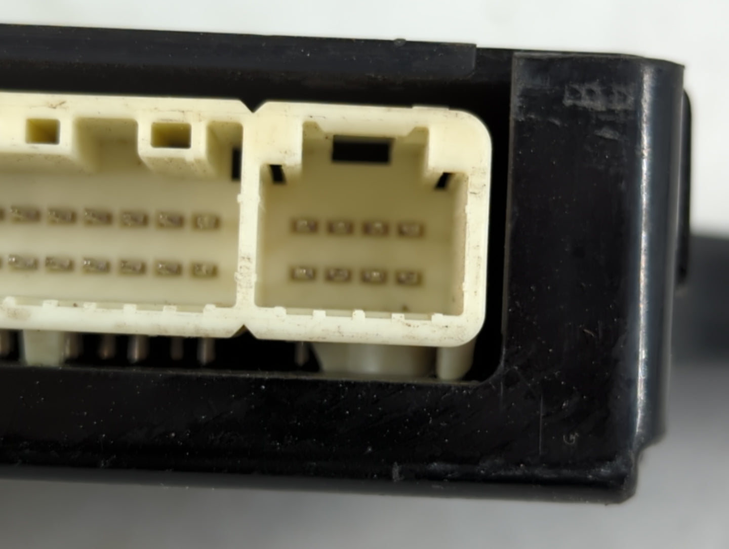 2011-2012 Lexus Es350 Chassis Control Module Ccm Bcm Body Control - Oemusedautoparts1.com