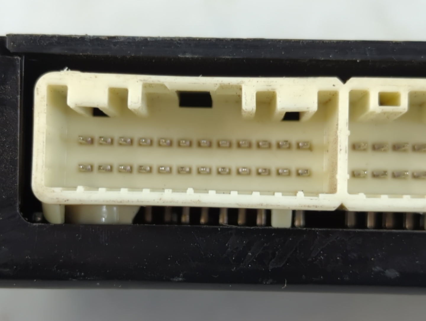 2011-2012 Lexus Es350 Chassis Control Module Ccm Bcm Body Control - Oemusedautoparts1.com